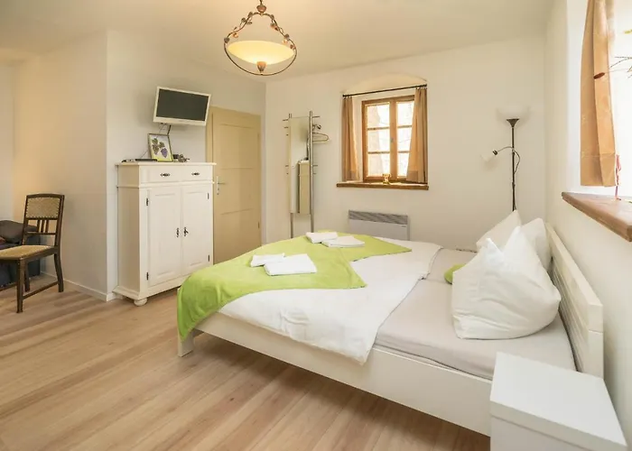 Jaegerhaus Auf Schloss Neuenburg Appartement